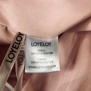 Floor-length, Short Sleeves, back corset 
Built-In Bra: Yes